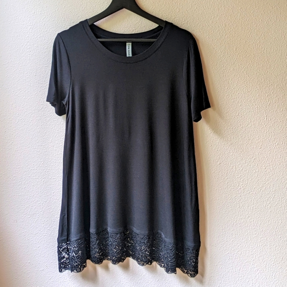 Black Zenana Signature Lace-trim Short Sleeve Tunic - Women's M